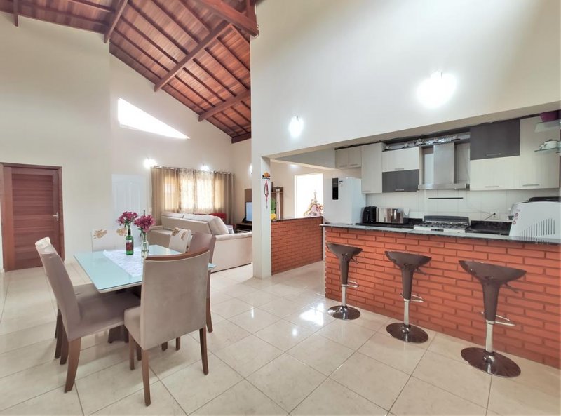 Casa em Condom�nio - Aluguel - Ninho Verde II - Pardinho - SP